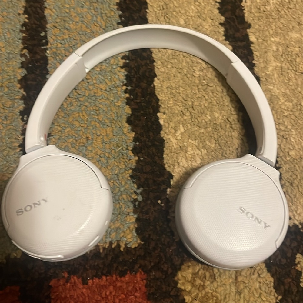 Selling sony headphone! - Picture 2 of 4